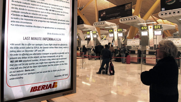 Primer d&iacute;a de huelga de Iberia, con 91 vuelos cancelados