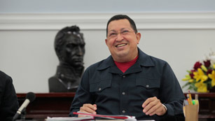 Ver v&iacute;deo  'Hugo Ch&aacute;vez reaparece en televisi&oacute;n y reitera que ser&aacute; candidato a la reelecci&oacute;n'