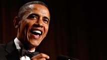 Ir al Video&nbsp;El humor marca la cena anual de Obama con los corresponsales de la Casa Blanca