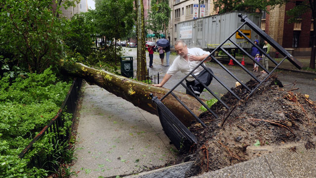 El hurac&aacute;n 'Irene' llega a Nueva York convertido en tormenta tropical