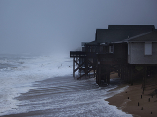 Ver v&iacute;deo  'El hurac&aacute;n "Irene" toca tierra cerca de cabo Lookout, en Carolina del Norte'
