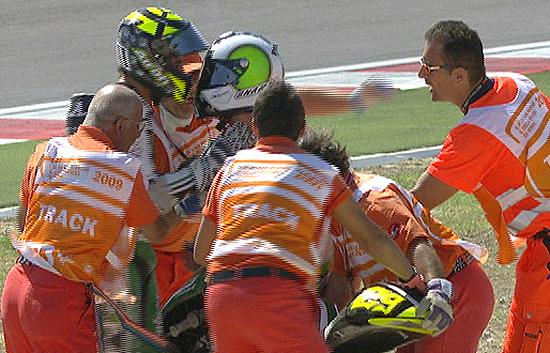 Iannone se lleva por delante a Pol