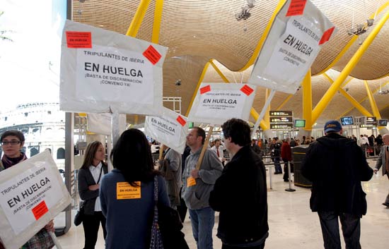 Iberia cancela 185 vuelos por la huelga