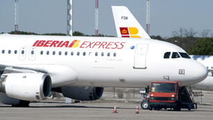 Ver v&iacute;deo  'Iberia ha inaugurado de forma oficial su filial de bajo coste'