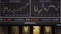Ir al Video&nbsp;El Ibex-35 cae un 0,78% y la prima de riesgo baja hasta 283 puntos b&aacute;sicos