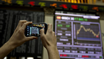 Ir al Video&nbsp;El Ibex-35 cierra con una ligera subida del 0,12% y se mantiene cerca de su m&iacute;nimo anual
