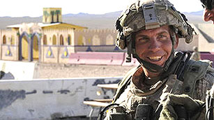 Ver vídeo  'Identificado el soldado que mató a 16 civiles en Afganistán'