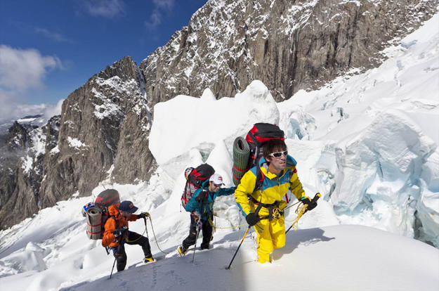 Iker y Eneko Pou y el italiano Barmasse durante la ascensi&oacute;n