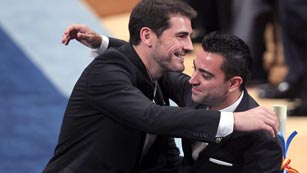 Ver vídeo  'Iker y Xavi recogen el Premio Príncipe de Asturias de los Deportes 2012'