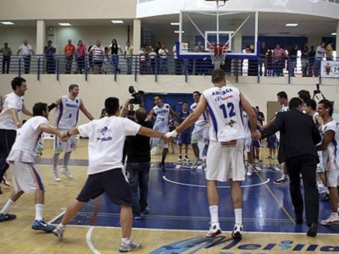 Imagen de archivo de los jugadores del Menorca Basquet celebrando el ascenso a la Liga Endesa, donde finalmente no jugar&aacute;n.