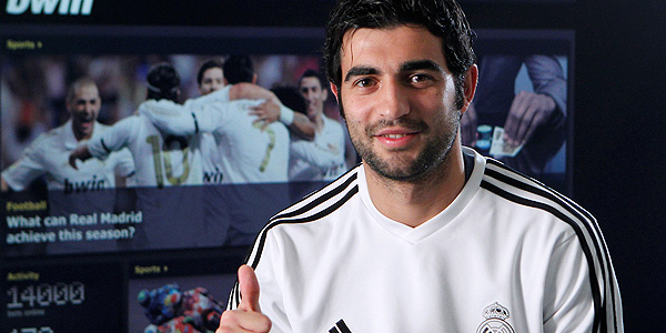 Imagen del defensa valenciano del Real Madrid: Ra&uacute;l Albiol.