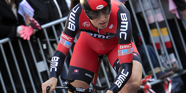 Imagen del estadounidense Taylor Phinney durante el pr&oacute;logo.