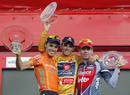 Imagen del podio final de la Vuelta con Valverde escudado por Samuel S&aacute;nchez y Evans