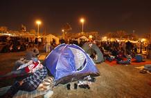 Imagen de la Plaza de la Perla donde han acampado cientos de manifestantes para pedir reformas en el Gobierno