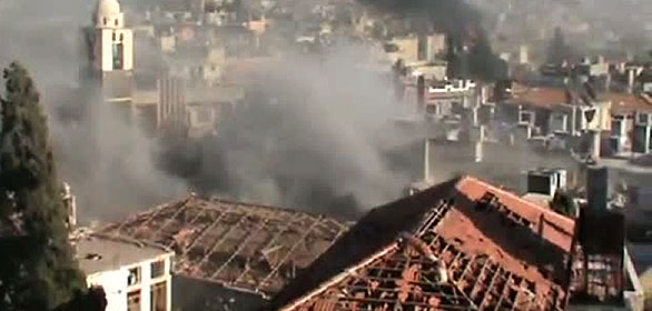 Imágen de videoaficionado conlgadas en YouTube con la que la oposición denuncia bombardeos del régimen sirio sobre Homs Imágen de videoaficionado conlgadas en YouTube con la que la oposición denuncia bombardeos del régimen sirio sobre Homs