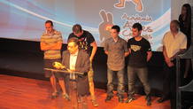 Paco Asensi, director de desarrollo de negocio de RTVE.es, recoge el premio al mejor juego para navegadores por 'Desaf&iacute;o Champions'