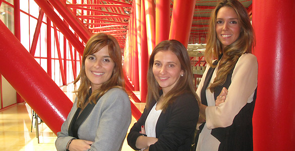 Teresa Gonzala, Nuria Rodr&iacute;guez y Elena Benavides en la conferencia celebrada por el MIT en M&aacute;laga