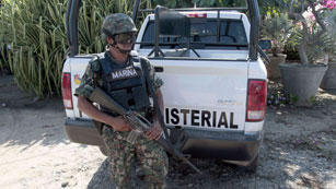Ver v&iacute;deo  'Importante operativo policial en Acapulco para dar con los delincuentes que asaltaron a los espa&ntilde;oles'