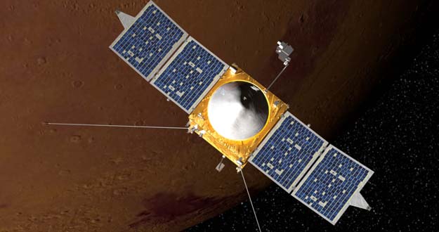 Impresión artística de MAVEN en órbita alrededor de Marte