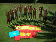 La improvisada pe&ntilde;a espa&ntilde;ola de Niza