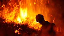 Ir al Video&nbsp;Un incendio amenaza a m&aacute;s de 4.000 viviendas en California