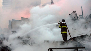 Ver v&iacute;deo  'Un incendio arrasa una favela de Sao Paulo'