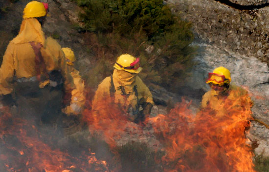 El incendio forestal de la provincia de &Aacute;vila sigue activo y sin control