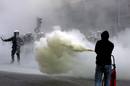 INCENDIO EN UN EDIFICIO DURANTE LOS DISTURBIOS ENTRE J&Oacute;VENES Y LA POLIC&Iacute;A EN ATENAS
