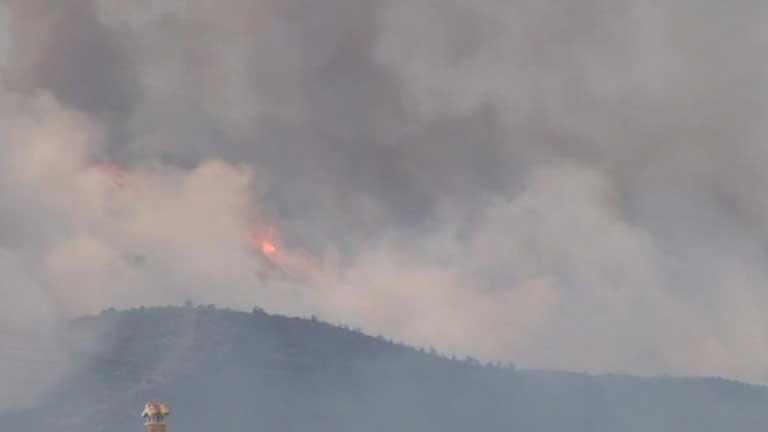 El incendio forestal de Rasquera sigue activo y ha arrasado 2.400 hect&aacute;reas