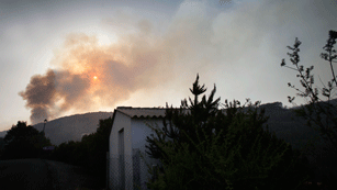 Ver v&iacute;deo  'El incendio en La Gomera sigue sin control y las llamas afectan a casi el 11% de la superficie'