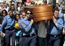Compa&ntilde;eros del bombero fallecido