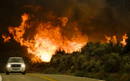 UN INCENDIO INCONTROLADO AMENAZA 10.000 VIVIENDAS AL NORTE DE LOS &Aacute;NGELES