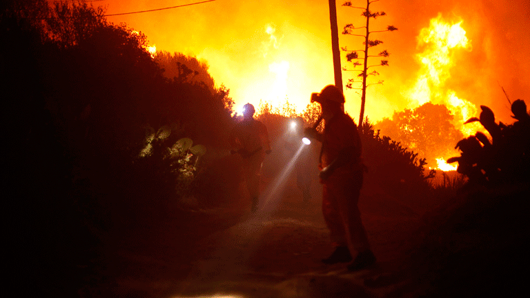 Miles de personas desalojadas en Mijas y Oj&eacute;n, en M&aacute;laga, por un incendio 