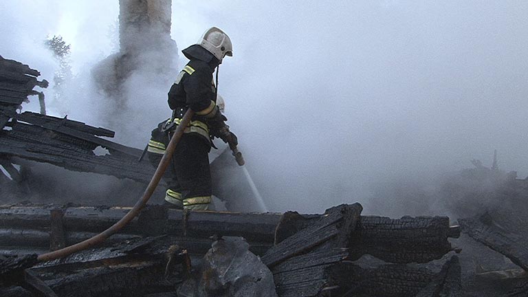 Al menos 14 muertos y decenas de desaparecidos tras un incendio en un hospital psiquiátrico en Rusia