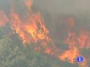 Ir al Video&nbsp;Un incendio en Tarragona obliga a desalojar varias urbanizaciones y a cortar el AVE
