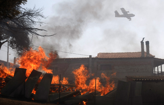 Los bomberos griegos han visto esta madrugada como sus esfuerzos empiezan a tener &eacute;xito