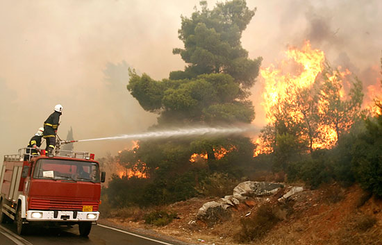 Cerca de 3.500 personas evacuadas por los incendios en Grecia