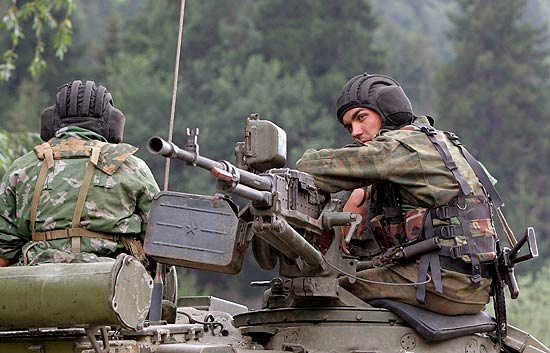 La diplomacia internacional intenta frenar la guerra en Georgia