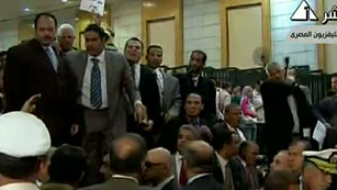 Ver v&iacute;deo  'Incidentes en Egipto tras la condena a Mubarak'