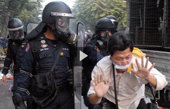 Enfrentamientos en Tailandia entre la Polic&iacute;a y manifestantes