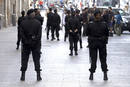 Varios polic&iacute;as municipales, ante el grupo de 
