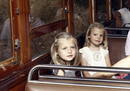 Las infantas Leonor y Sof&iacute;a en el interior del tren tur&iacute;stico S&oacute;ller