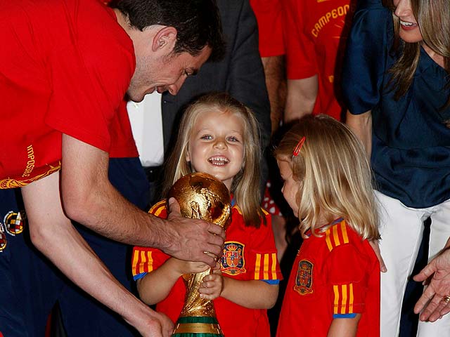 Leonor y Sof&iacute;a tambi&eacute;n levantaron la Copa