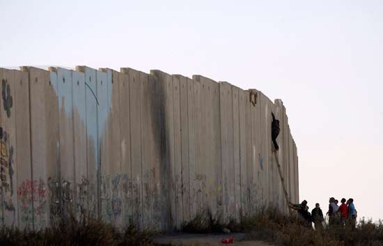 Ver v&iacute;deo  'Informe semanal - Palestinos, prisioneros del muro'