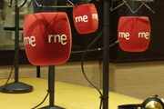 Video: Informe Semanal - RNE, el o&iacute;do cr&iacute;tico