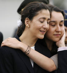 Ingrid Betancourt se reencuentra con su hija Melanie en Bogot&aacute; tras su liberaci&oacute;n de las FARC