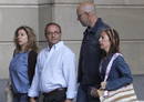 Los Padres de Marta del Castillo, Eva Casanueva (i) y Antonio del Castillo, y el t&iacute;o de Marta, Javier Casanueva (2d), a su llegada esta ma&ntilde;ana a la Audiencia Provincial de Sevilla para el inicio del juicio por la violaci&oacute;n y muerte de la joven Marta