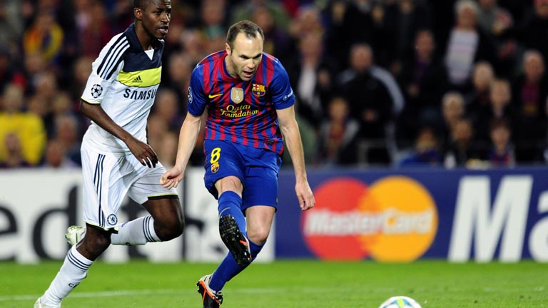 Iniesta ampl&iacute;a la cuenta (2-0)