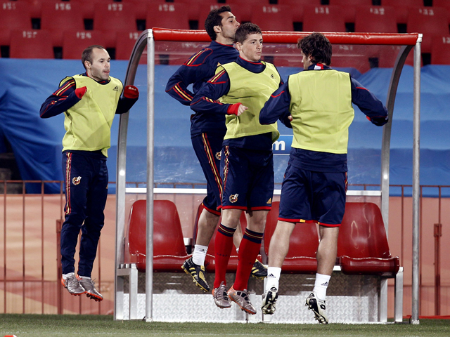 Iniesta ser&aacute; suplente