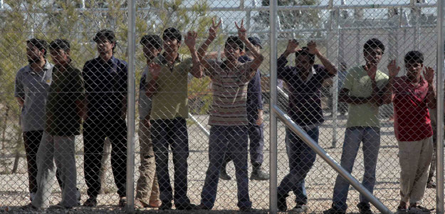 Inmigrantes irregulares en el campamento de detención de Amygdaleza, en Grecia Inmigrantes irregulares en el campamento de detención de Amygdaleza, en Grecia